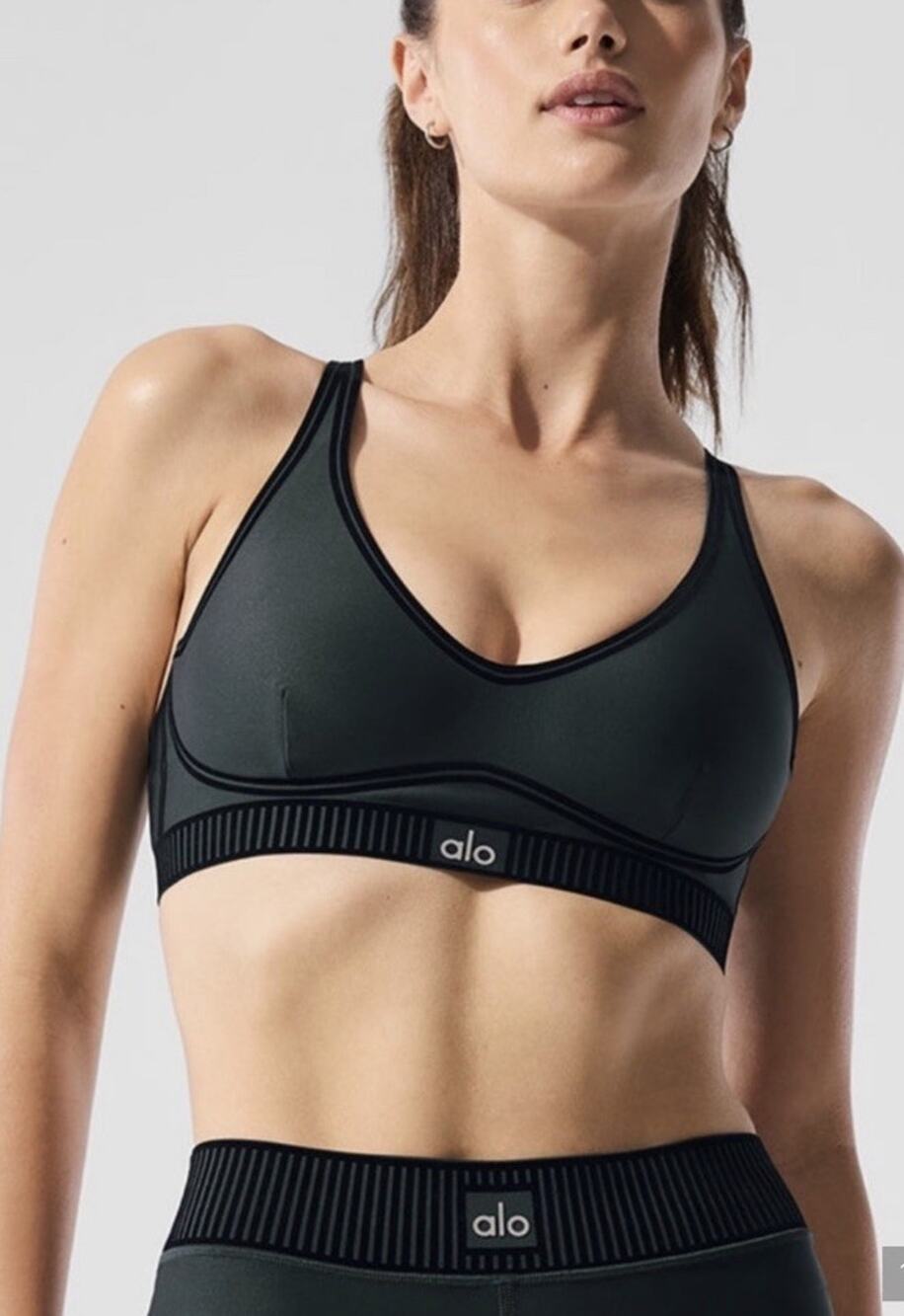 Alo Yoga Airlift Line Up Bra Size M Black NWT